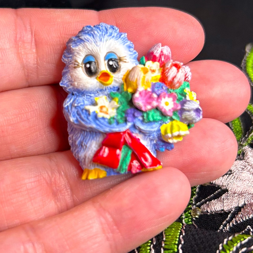 SONSHINE PROMISES VTG Resin Bluebird Brooch. By Gretchen Clasby, dated 2000.